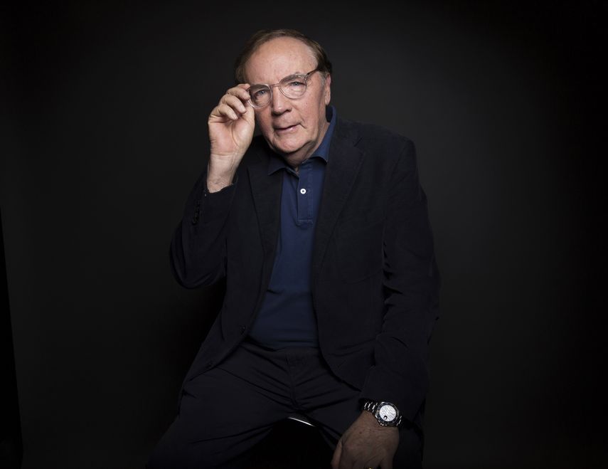 El escritor estadounidense James Patterson posa en Nueva York.&nbsp;