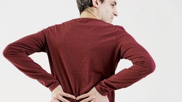 Los dolores en las piernas pueden tener origen en un nervio que comienza en la espalda:&nbsp;el ciático.