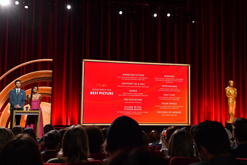 La actriz estadounidense-alemana Zazie Beetz y el actor estadounidense Jack Quaid anuncian los nominados a la 96 edición de los Premios de la Academia (Óscar) en el Teatro Samuel Goldwyn en Beverly Hills, California, el 23 de enero de 2024.