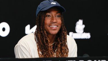 La estadounidense Coco Gauff reacciona durante la conferencia de prensa antes de iniciar el Abierto de Australia el viernes 12 de enero del 2024.&nbsp;