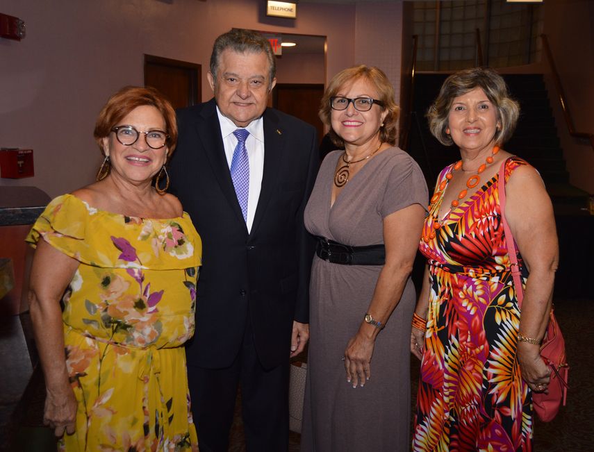 Olga García, Rolando Ochoa, Olga Pérez y Josefina Ortiz.