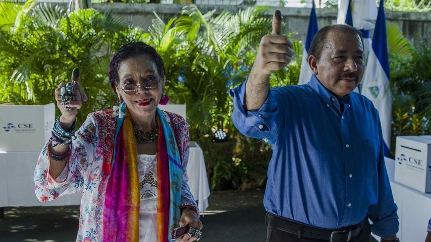 El presidente Daniel Ortega y su esposa, Rosario Murillo.