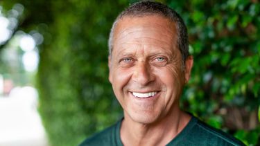 El Dr. Alejandro Junger, uruguayo residente en EEUU, ha replanteado los conceptos de la nutrición.