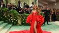 Shakira posa en la edición 2024 de gala del MET.