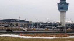 Wi-Fi gratis se ha convertido en algo habitual en los aeropuertos (Foto: AP)