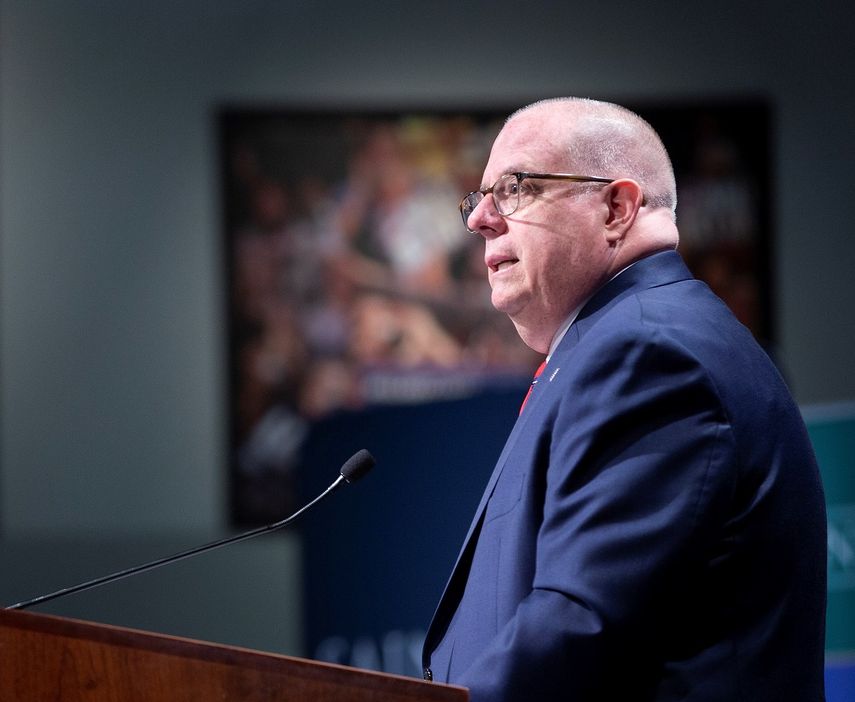 El gobernador de Maryland, Larry Hogan, ofrece una rueda de prensa en Manchester, New Hampshire.&nbsp;