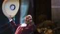 En esta fotografía de archivo del 14 de febrero de 2009, el cantante Vicente Fernández actúa en un concierto gratuito durante el Día de San Valentín en el Zócalo de la Ciudad de México. En esta fotografía de archivo del 14 de febrero de 2009, el cantante Vicente Fernández actúa en un concierto gratuito durante el Día de San Valentín en el Zócalo de la Ciudad de México.