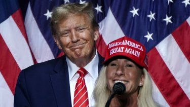 La representante estadounidense Marjorie Taylor Greene habla junto al expresidente de EEUU y aspirante presidencial para 2024 Donald Trump en un acto de campaña en Rome, Georgia, el 9 de marzo de 2024. La representante estadounidense Marjorie Taylor Greene habla junto al expresidente de EEUU y aspirante presidencial para 2024 Donald Trump en un acto de campaña en Rome, Georgia, el 9 de marzo de 2024.
