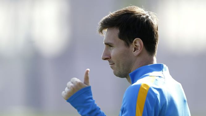 Messi sufrió una lesión en el ligamento de la rodilla. (EFE)