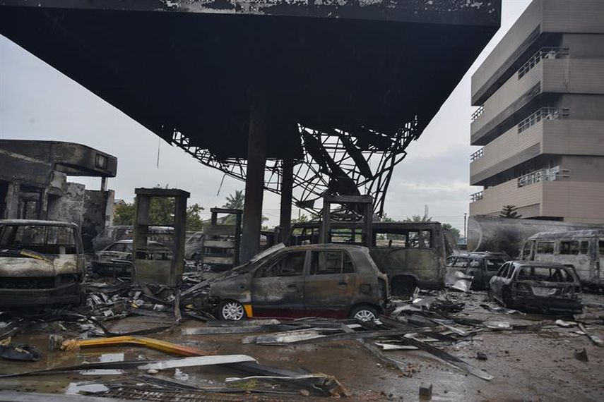 Cuando explotó la estación de servicio, muchas personas se encontraban allí resguardándose del aguacero que caía en ese momento sobre la capital.(Cortesía)