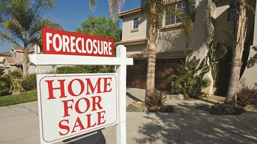 Los propietarios que perdieron sus viviendas en medio de la crisis económica tuvieron que lanzarse al fuerte mercado de casas de alquiler. Ellos no pudieron formar parte de la recuperación inmobiliaria (ARCHIVO)