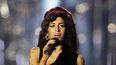 En esta foto de archivo tomada el 27 de junio de 2008, la cantante británica Amy Winehouse actúa durante un concierto en honor al 90 cumpleaños de Nelson Mandela en Hyde Park, en el centro de Londres. El 23 de julio de 2021 marcará el décimo aniversario de la muerte de Amy Winehouse.