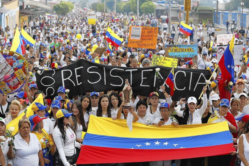 La oposición venezolana ha convocado una serie de protestas desde el pasado 1 de abril para pedir la destitución de siete magistrados del Supremo, a quienes acusa de haber dado un golpe de Estado.