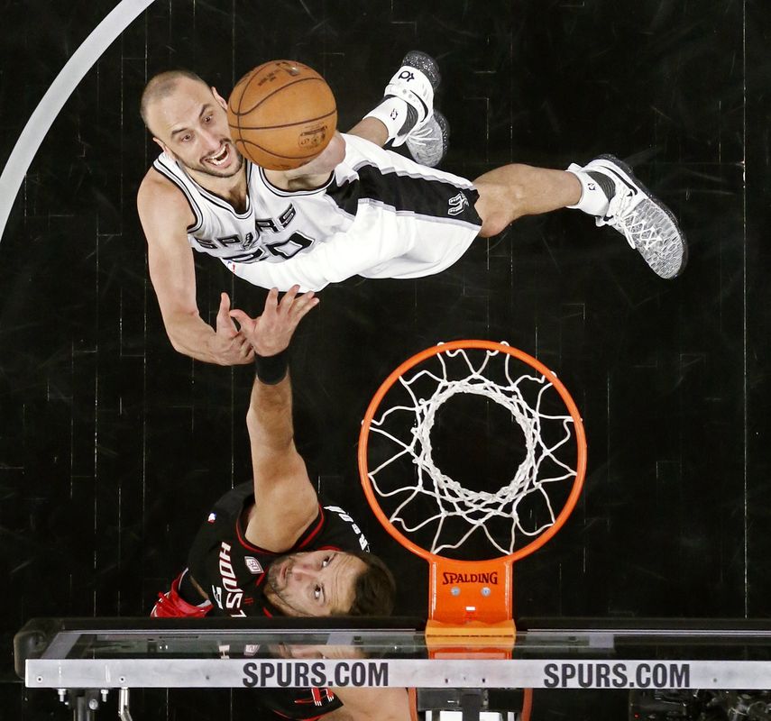 Ginóbili dio un tapón decisivo para que San Antonio se quedara con la victoria.