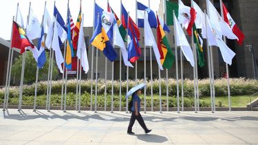 Vista del paseo de las banderas frente al ministerio de Cultura, una de las sedes de la&nbsp;Cumbre&nbsp;de las&nbsp;Américas en Lima, Perú.&nbsp;