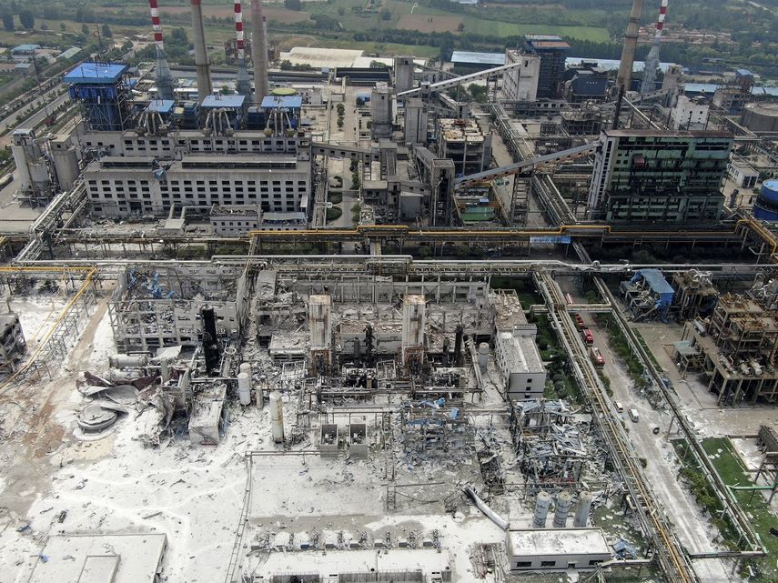 Vista aérea de los efectos de una explosión en una planta de gas en la ciudad de Yima, en la provincia china de Henan, el sábado 20 de julio de 2019.