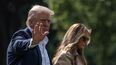 El presidente Donald J. Trump y la primera dama Melania se dirigen al Marine One para visitar zonas devastadas en Texas.
