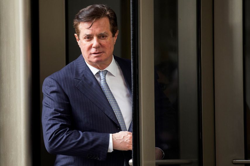 Fotografía de archivo del exjefe de campaña del ahora presidente Donald Trump, Paul Manafort, mientras abandona el tribunal federal en Washington, DC.