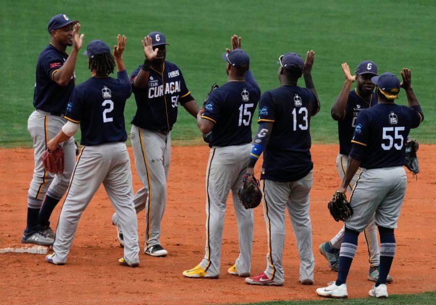 Los jugadores de Curazao celebran luego de derrotar a Panamá en la Serie del Caribe, el 4 de febrero de 2023.