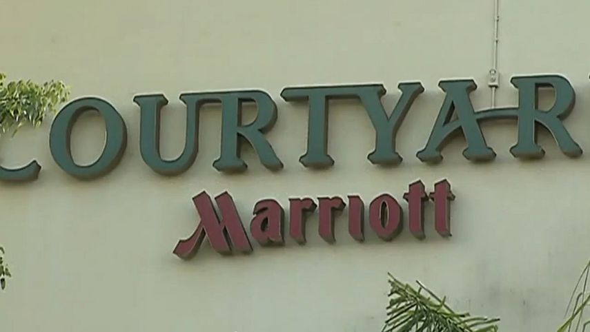 En este hotel laboraba el cubano que murió al intentar detener a un hombre que huía del lugar en una camioneta robada.