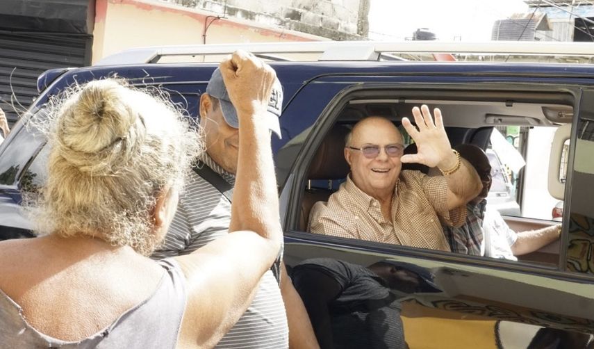 Fotograf&iacute;a publicada en Twitter que muestra al expresidente dominicano Hop&oacute;lito Mej&iacute;a durante sus recorridos en apoyo a&nbsp;los candidatos municipales del PRM, en enero de 2020.