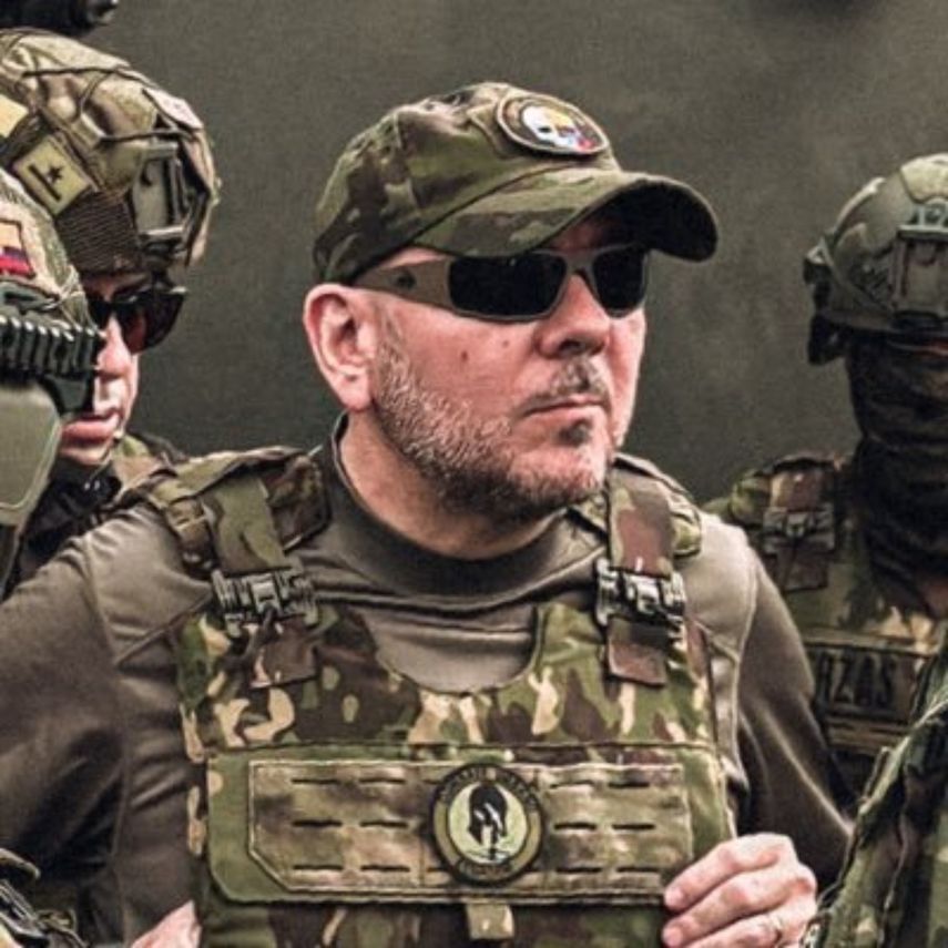 El ministro de Defensa, Gian Carlo Loffredo, y el jefe del Mando Conjunto de las Fuerzas Armadas ecuatorianas, Henry Delgado, sostuvieron una reunión con sus pares colombianos