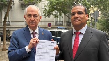 El exalcalde de Caracas, Antonio Ledezma, y el abogado Tomás Arias presentaron una denuncia contra Diosdado Cabello ante el Ministerio de Interior de España