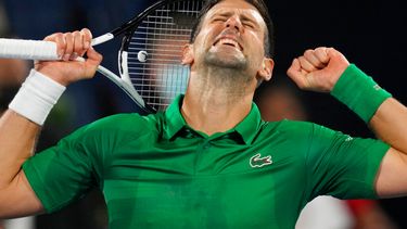 Novak Djokovic celebra su victoria ante Lorenzo Musetti en el torneo de Dubái.