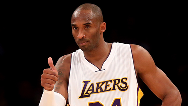 Bryant jugará su 20ma campaña en la NBA, siempre en Los Ángeles. (ARCHIVO)