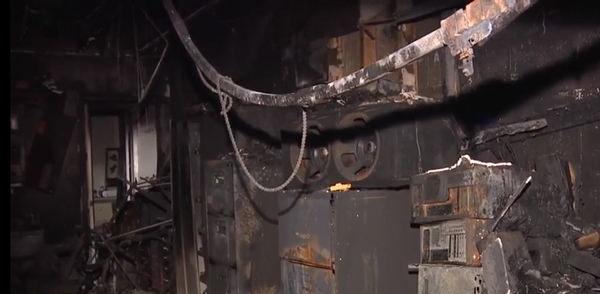 El propietario dejó una batería cargada durante la noche, pero no está claro si esa fue la causa del incendio.