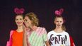 La diseñadora española Ágatha&nbsp;Ruiz&nbsp;de la Prada junto a las modelos.
