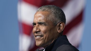 El expresidente estadounidense Barack Obama da un discurso en un mitin en apoyo al candidato presidencial demócrata Joe Biden en el Turner Field en Atlanta, el 2 de noviembre de 2020.