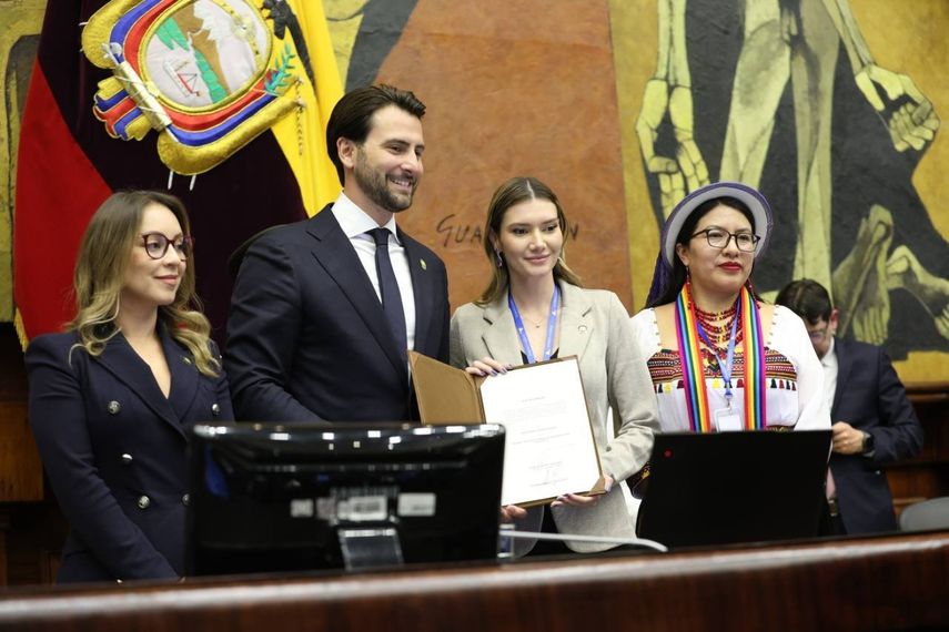 “Disculpas a todos los ecuatorianos porque durante años tuvieron que ver cómo esta Asamblea,&nbsp; se alejaba de su gente”, señaló Neils Olsen tras su elección como presidente del parlamento
