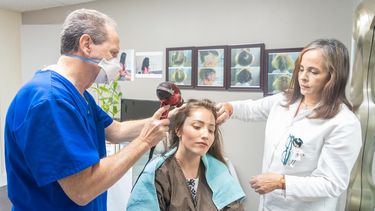 Alimentos que debes sumar a tu dieta para evitar la caída del cabello.