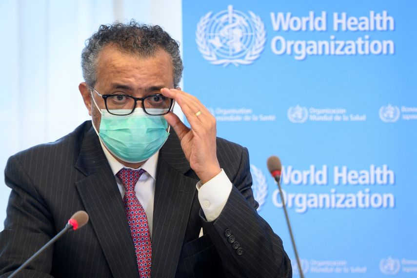 En esta foto del 24 de mayo del 2021, Tedros Adhanom Ghebreyesus, director general de la Organización Mundial de la Salud, habla en una reunión con el ministro de salud de Suiza, Alain Berset, en Ginebra.