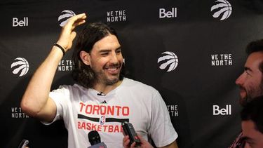 El argentino Luis Scola es parte del equipo de los Raptors de Toronto. (EFE)