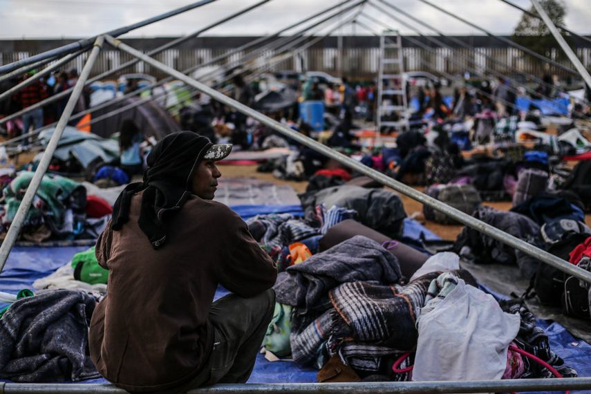 Al menos 4.700 migrantes se encuentran ya en la fronteriza ciudad de Tijuana a la espera de poder pedir asilo a EEUU, ante la atenta mirada del jefe de la Casa Blanca, Donald Trump, totalmente opuesto al fenómeno.