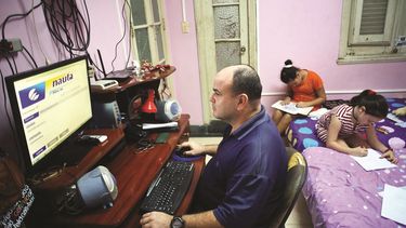 En Cuba prácticamente ningún hogar puede pagar 115 dolares por 30 horas mensuales de internet.