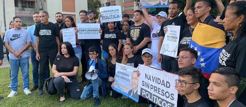 Familiares de presos políticos exigen la puesta en libertad.