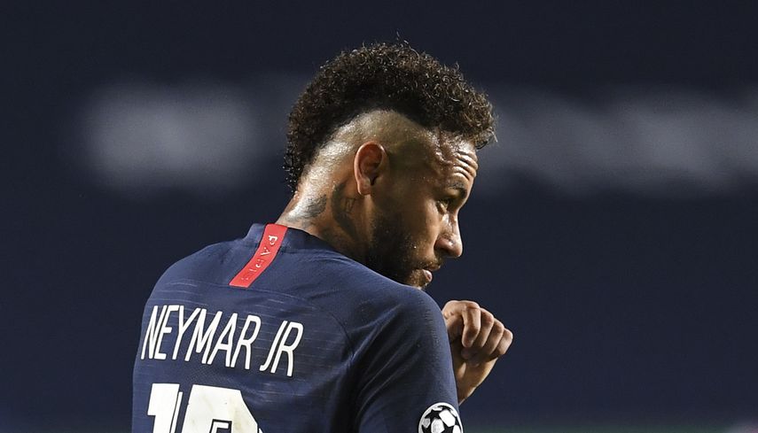 El atacante brasile&ntilde;o Neymar reacciona tras el gol de Kingsley Coman del Bayern M&uacute;nich en la final de la Liga de Campeones, el 23 de agosto de 2020, en Lisboa