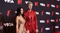Megan Fox y Machine Gun Kelly posan en la alfombra roja de los MTV Video Music Awards 2021.