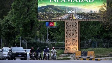Imagen muestra el letrero de bienvenida a la capital de Pakistán.