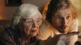 June Squibb y Fred Hechinger en una escena de Thelma.