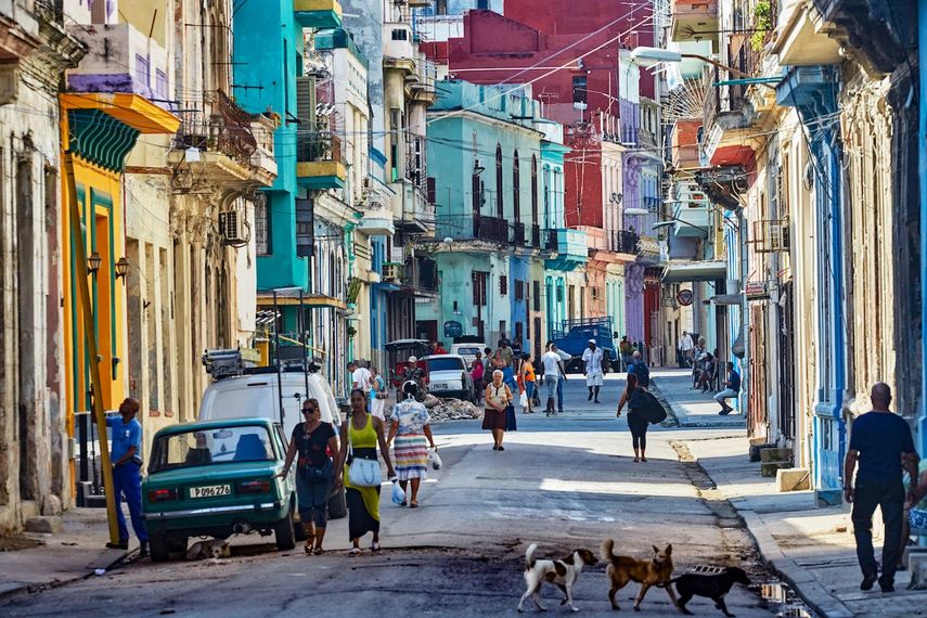 Vista parcial de una calle en La Habana, Cuba.&nbsp;