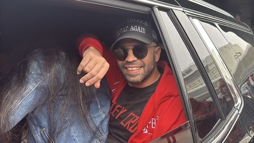 Enrique Tarrio, miembro del grupo Proud Boys, llega a Miami. 