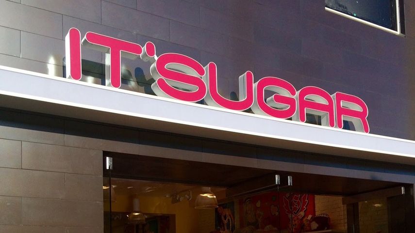 Vista de la entrada de una de las tiendas de ItSugar en EEUU.