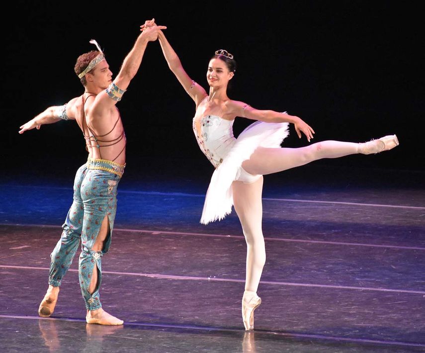 Rosa Pierro, del Polish National Ballet (Polonia), y Andras Ronai, de&nbsp;Hungarian National Ballet (Hungr&iacute;a)