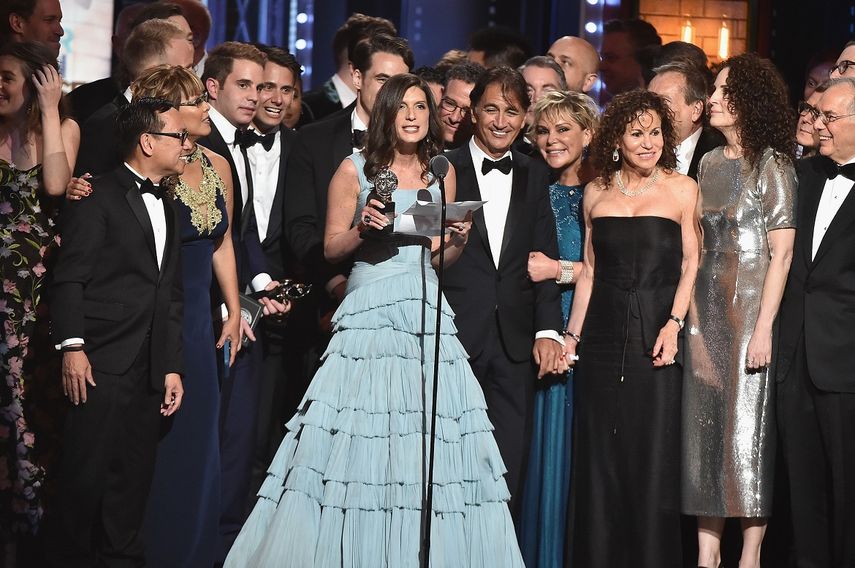 El elenco de Dear Evan Hansen recibiendo el Tony al mejor musical.&nbsp;