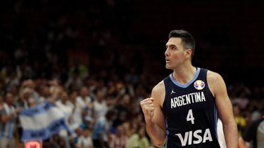 Scola llegó a 611 puntos en su carrera en la Copa del Mundo, rebasando los 594 tantos del australiano Andrew Gaze, y ahora sólo se encuentra detrás de la leyenda brasileña Oscar Schmidt, que alcanzó 906 unidades en el torneo.