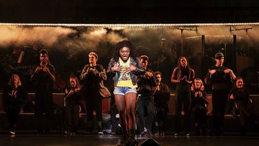 En esta imagen difundida por Vivacity Media Group, Celia Rose Gooding durante una función de Jagged Little Pill. El musical lidera la lista de nominados a los Premios Tony con 15 menciones en una temporada acortada por la pandemia.&nbsp;